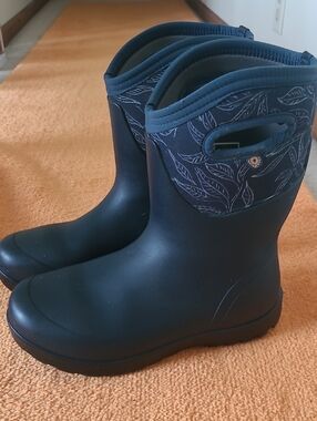 BOGS Women’s Navy Leaf-Print Waterproof Rain Boots